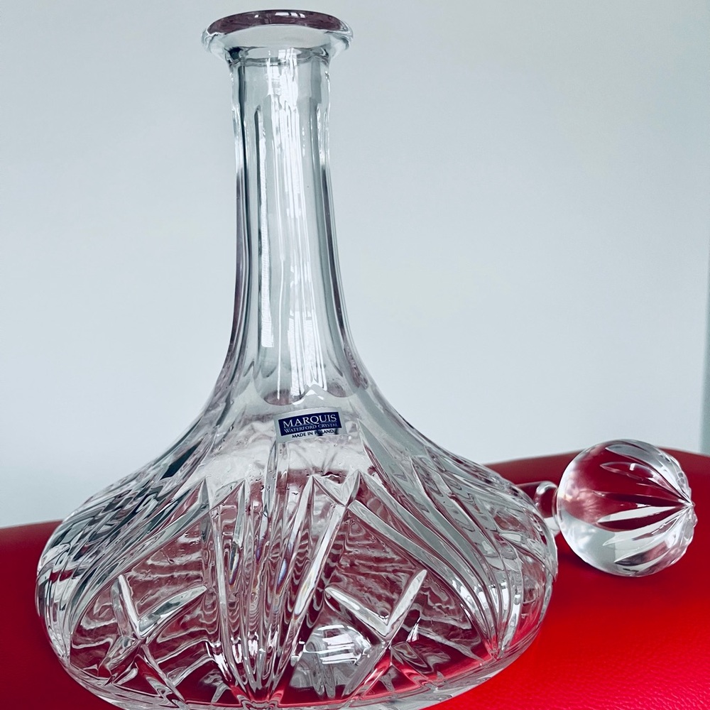 MARQUIS WATERFORD CRYSTAL DECANTER WITH STOPPER || CLEAR IN COLOR - Picture 3 of 4